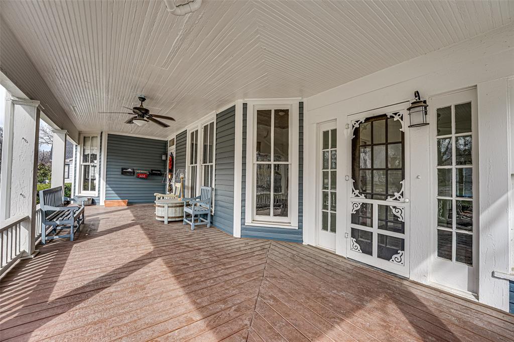 Town - Commercial Sale