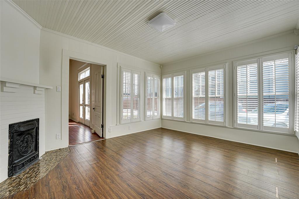 Town - Commercial Sale