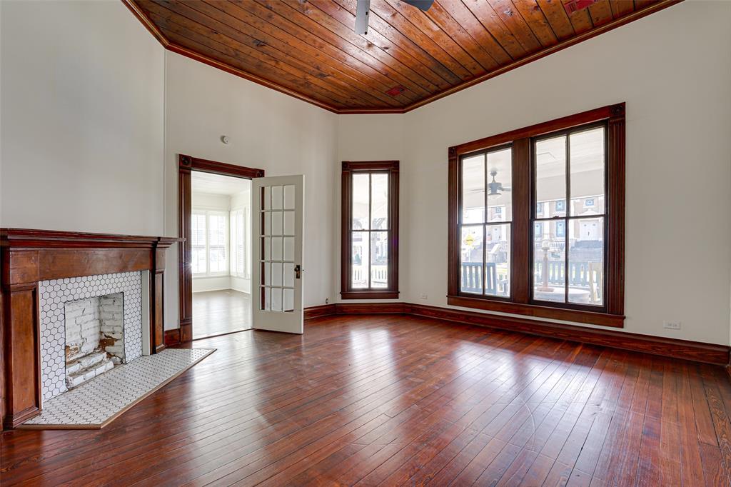 Town - Commercial Sale