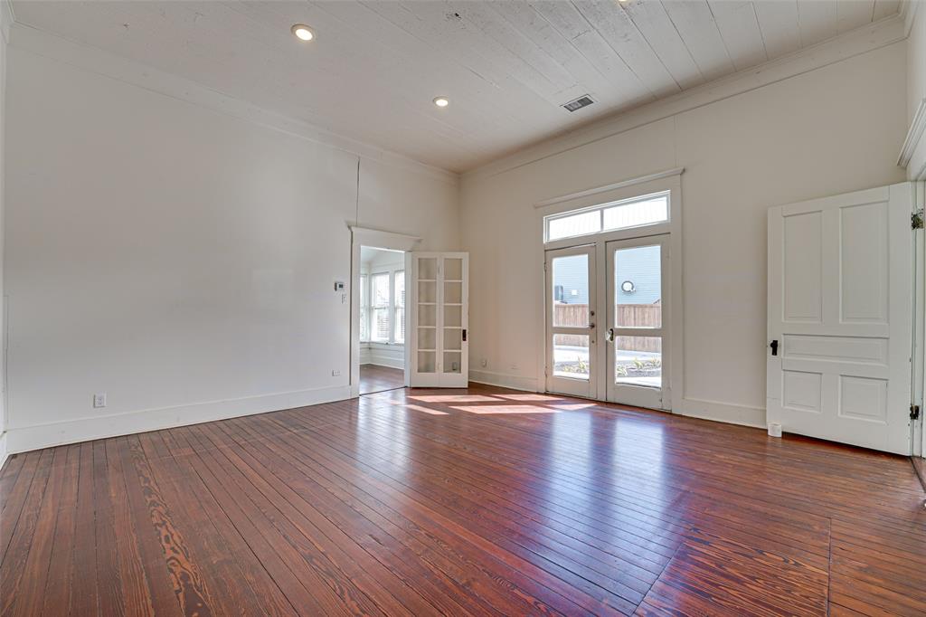 Town - Commercial Sale