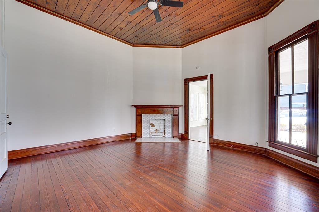 Town - Commercial Sale