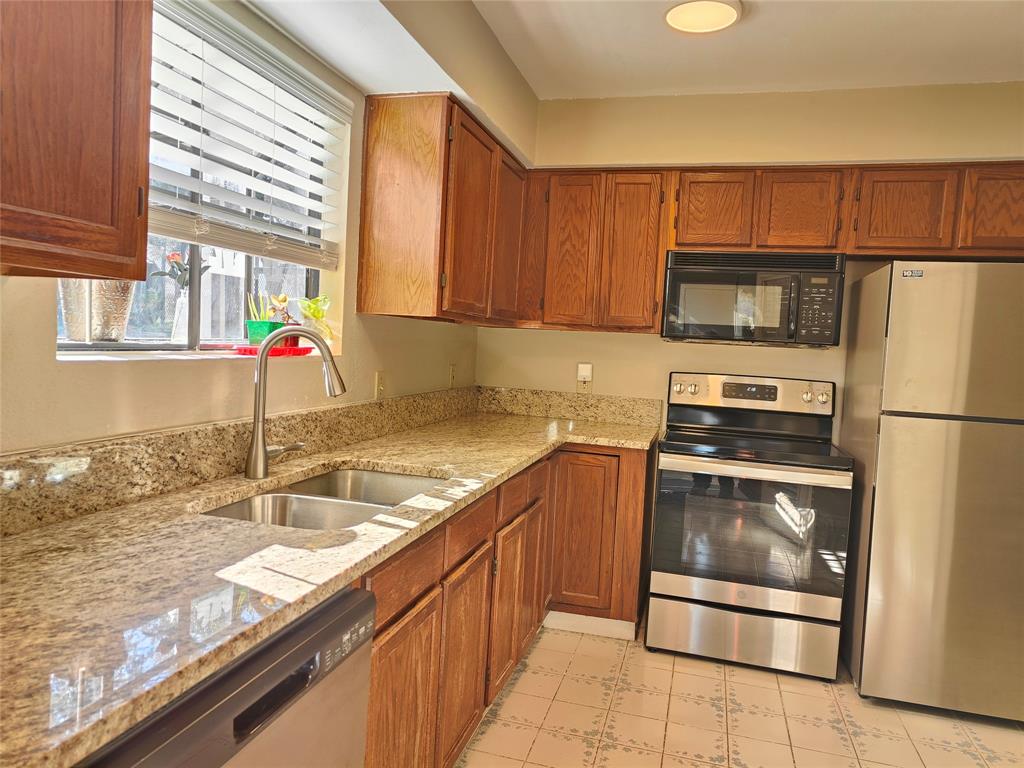 Parkway Lane Ph I - Residential Lease