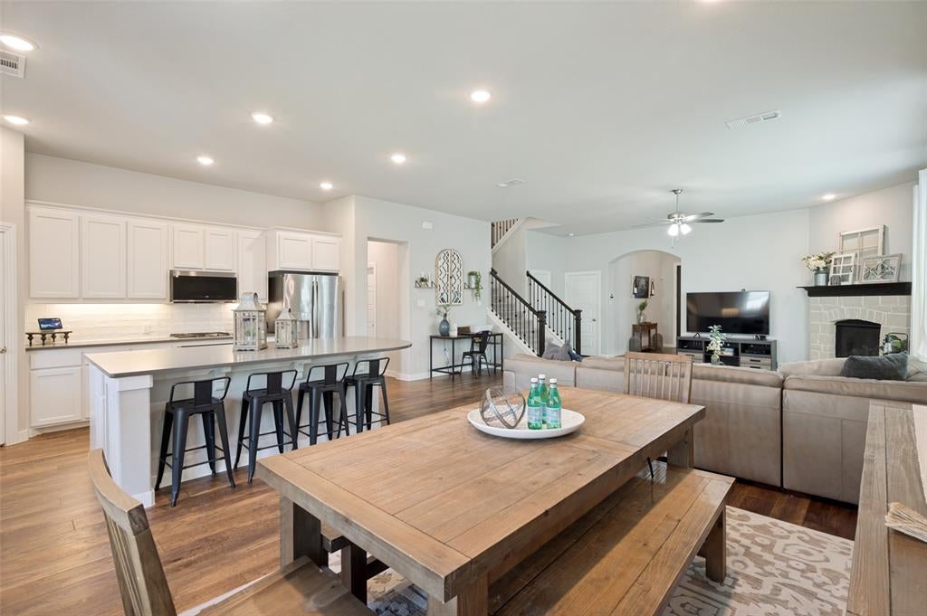 917 Meadows Drive