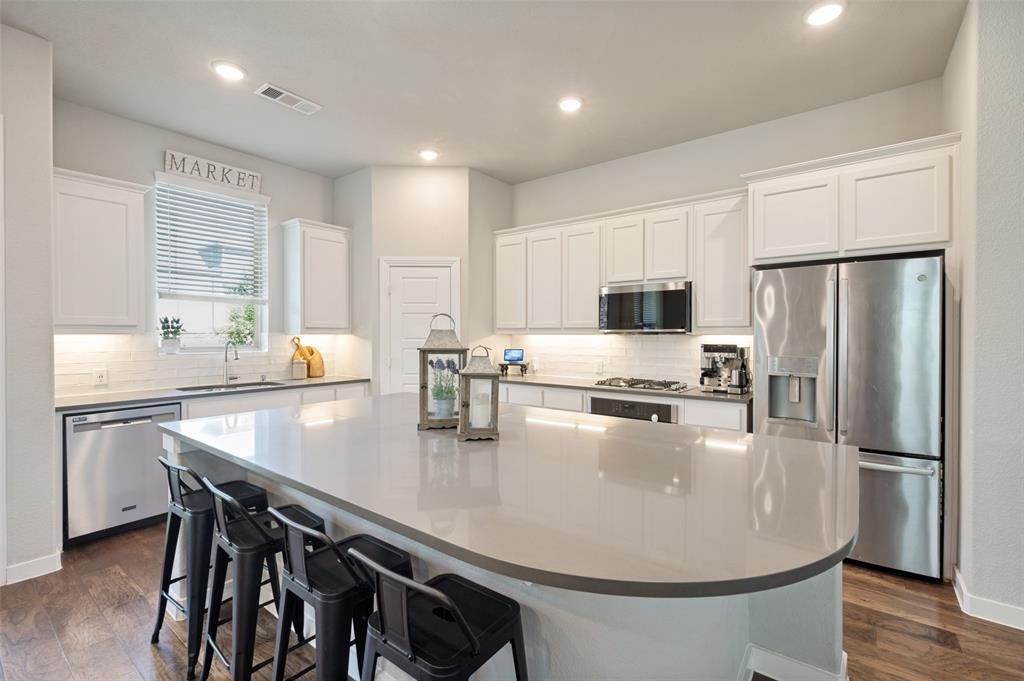 917 Meadows Drive