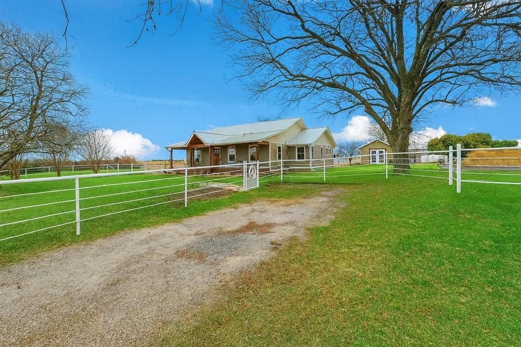 Photo of 2196 Bledsoe Road, Gunter, TX 75058 (MLS # 21215154)