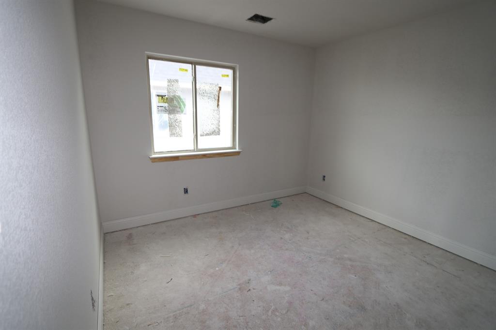 Photo 3 of 20 of 709 Rosemary Road house