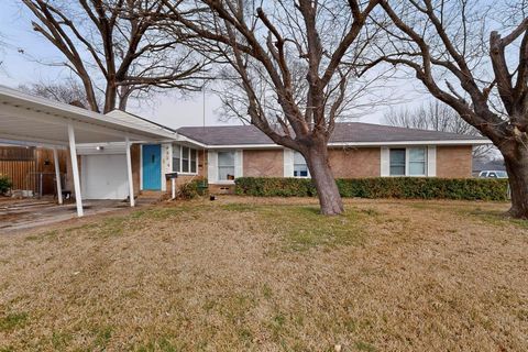 Photo of 522 Phillip Street, Mesquite, TX 75149 (MLS # 21180309)