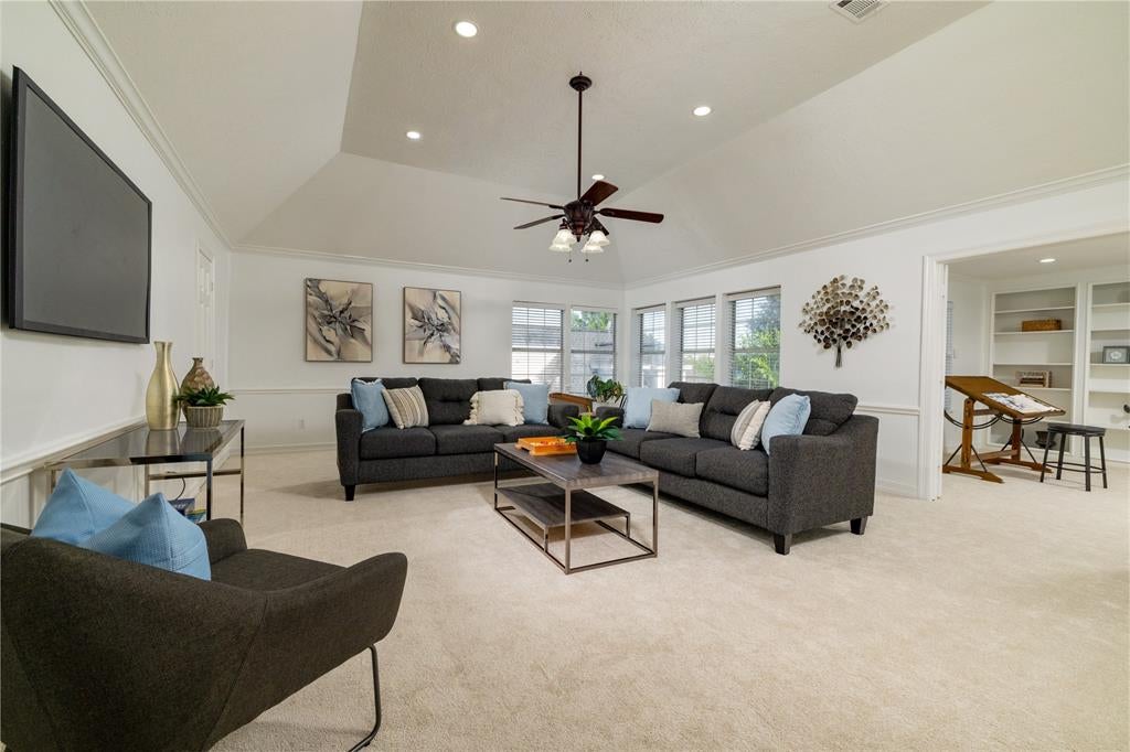 585 Oak Hill Dr, Southlake, TX, 76092, USA, 5 Bedrooms Bedrooms, ,4 BathroomsBathrooms,Residential,Pending,585 Oak Hill Dr,21278425
