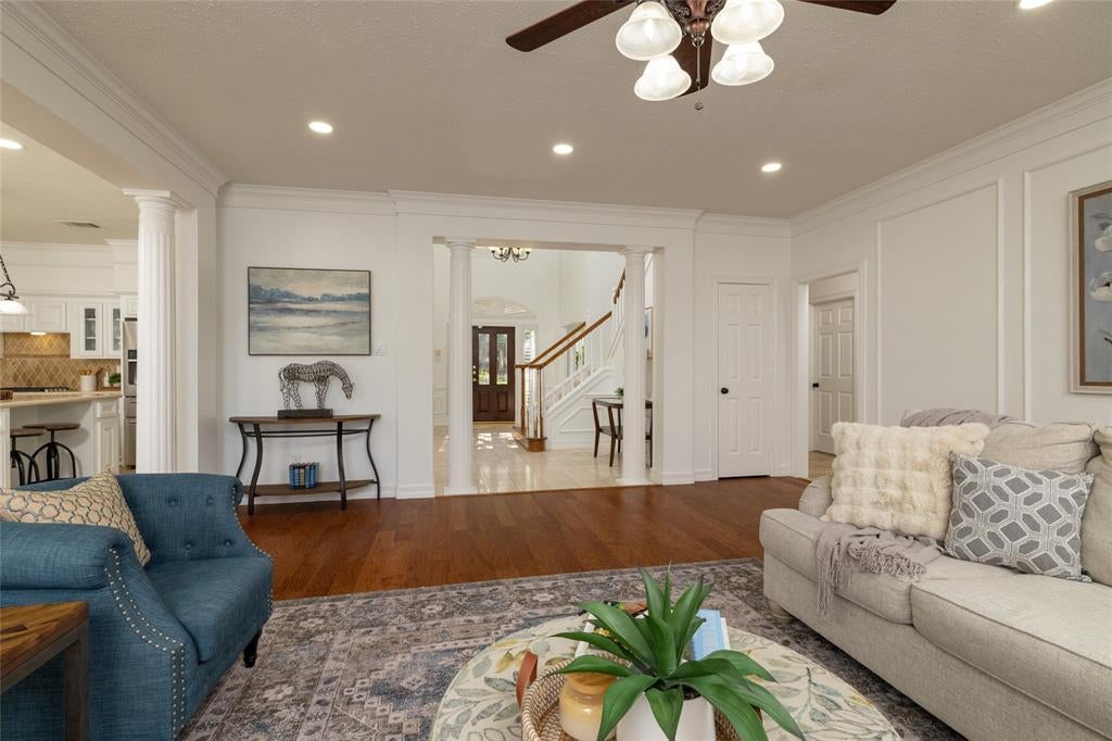 585 Oak Hill Dr, Southlake, TX, 76092, USA, 5 Bedrooms Bedrooms, ,4 BathroomsBathrooms,Residential,Pending,585 Oak Hill Dr,21278425