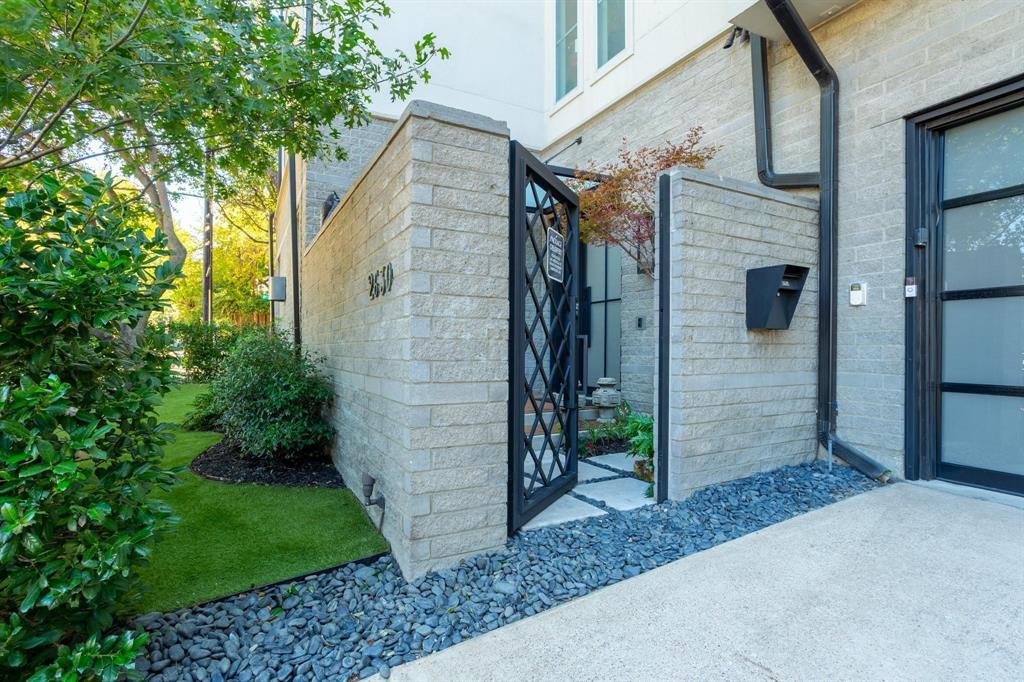 Pecan Plaza - Residential