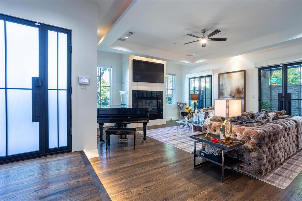 Pecan Plaza - Residential
