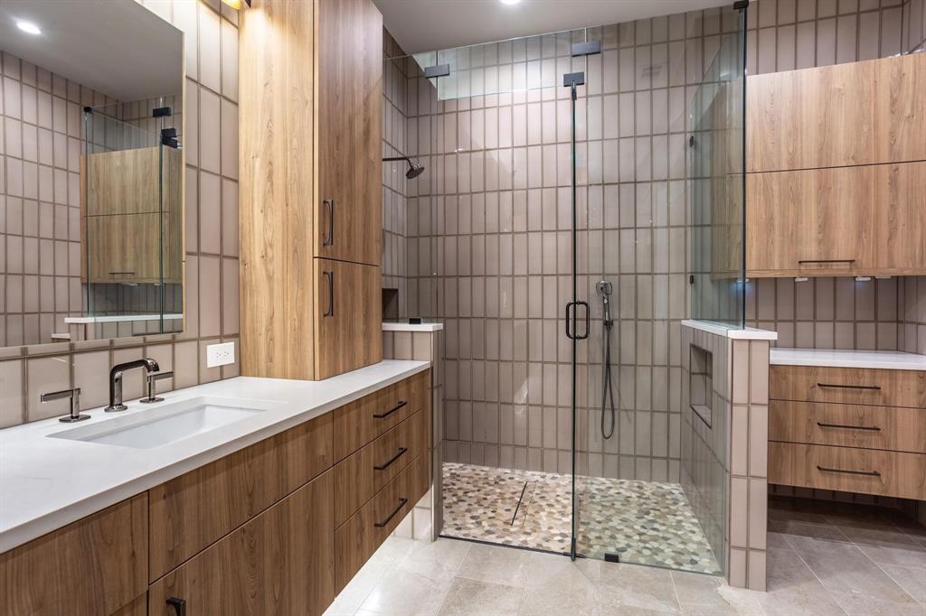 Pecan Plaza - Residential
