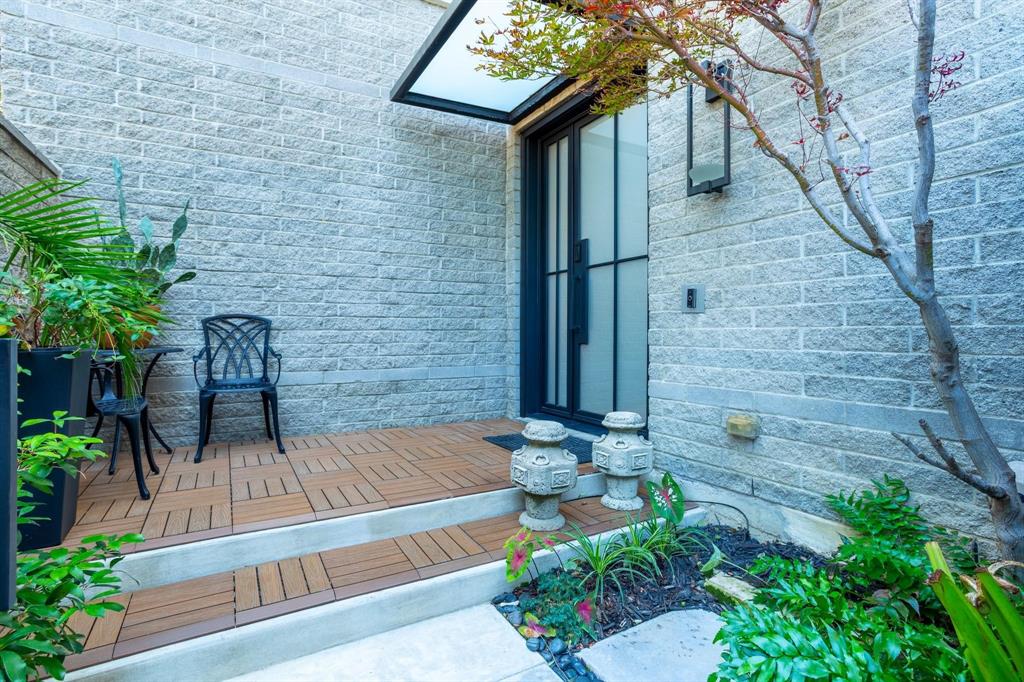 Pecan Plaza - Residential