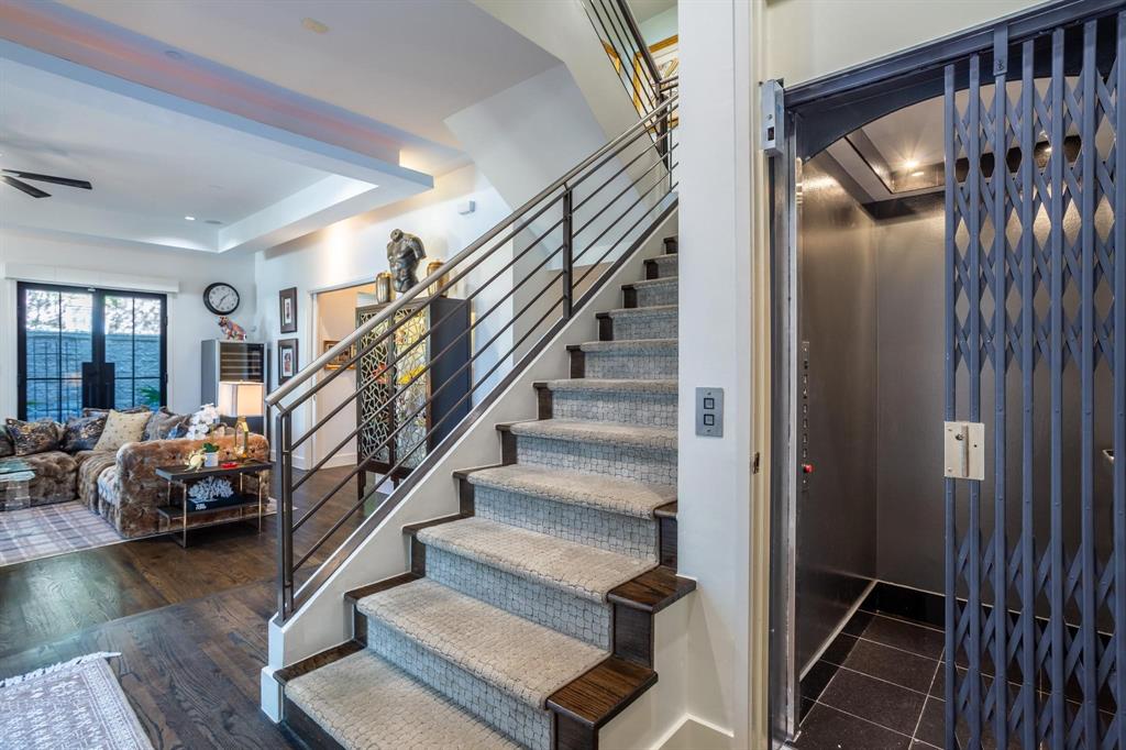 Pecan Plaza - Residential