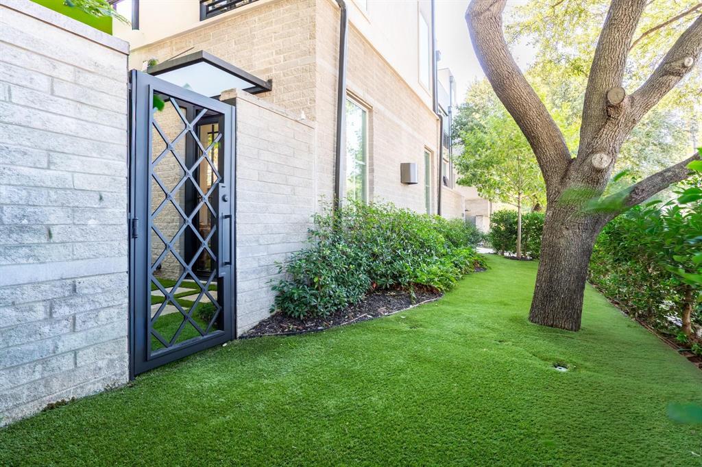 Pecan Plaza - Residential