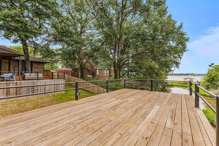 Photo 1 of 38 — 129 Donna Drive, Gun Barrel City, TX 75156