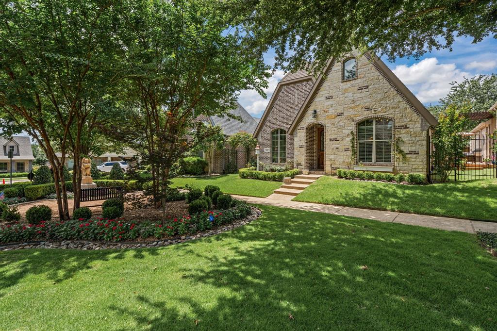 825 Cloister Way