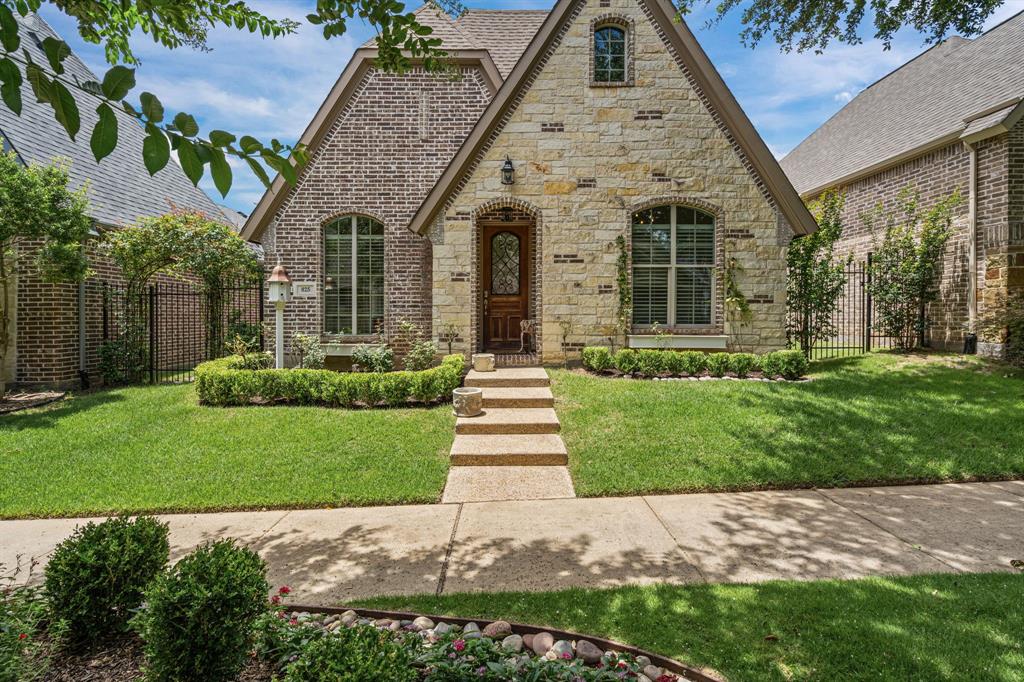 825 Cloister Way