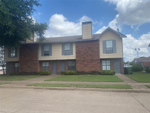 Photo of 2826 Wimbledon Court #D, Garland, TX 75041 (MLS # 21239264)