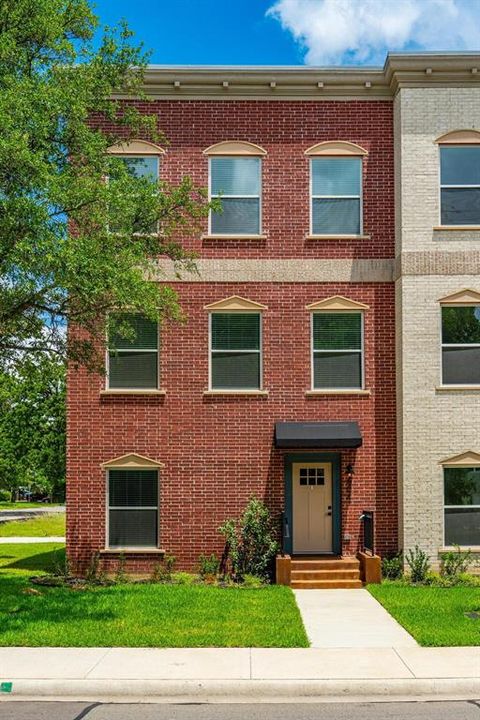 Photo of 504 S O'connor Road, Irving, TX 75060 (MLS # 21294902)