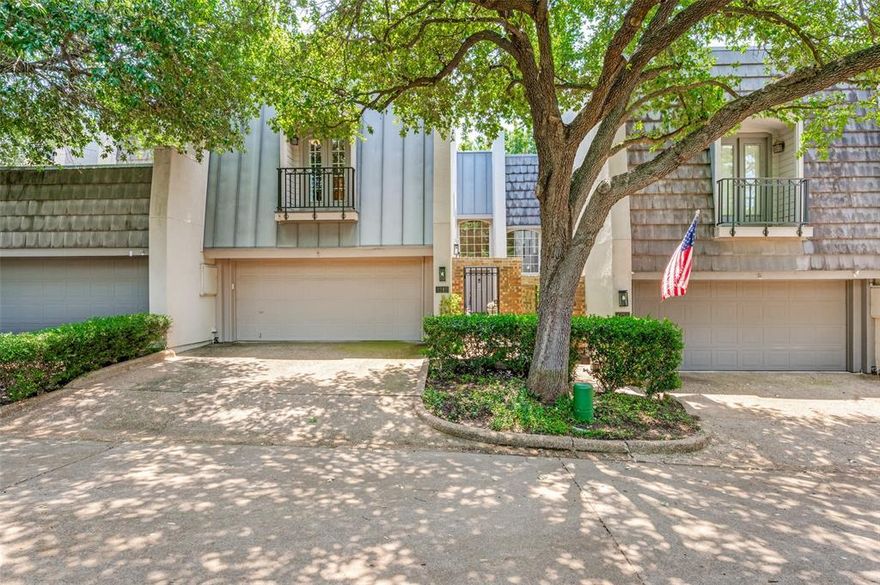 ABSOLUTE SHOWPLACE, INTERIOR DESIGNER'S OWN HOME. ALL UPDATES AND UPGRADES WERE DONE SINCE 2024. KITCHEN TOTALLY REMODELED, QUARTZ COUNTERS, BOSCH APPLIANCES.WHITE OAK DISTRESSED PLANK HARDWOODS, MARBLE FLOORS IN BATHROOM. HARDWOODS ON STAIRS.4 INCH CANNED LIGHTS. NO NEED TO PREVIEW. NOT WITH A SHOWING SERVICE.  LISTING AGENT IS RELATED TO THE SELLER.