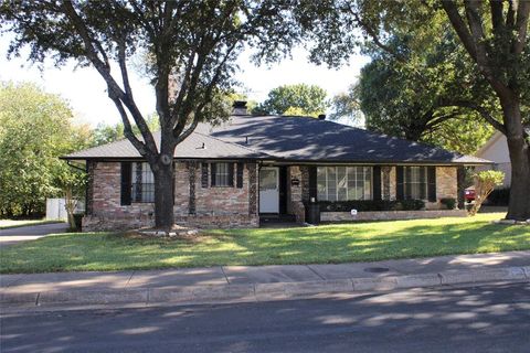 Photo of 2730 King Cole Drive, Dallas, TX 75216 (MLS # 21246365)