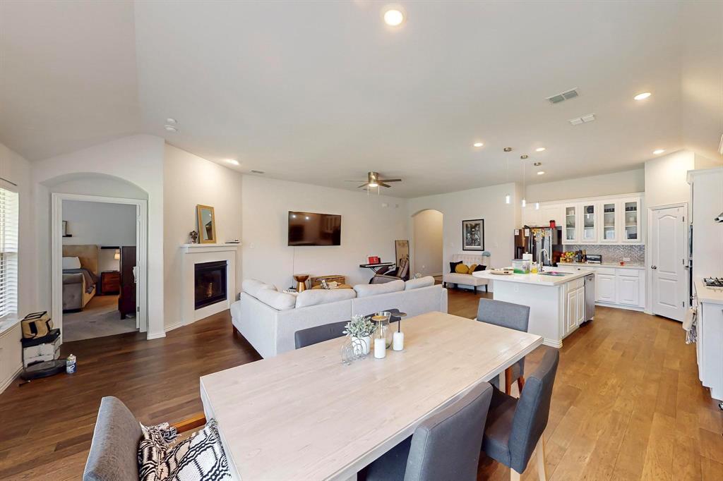 2613 Maple Leaf Drive