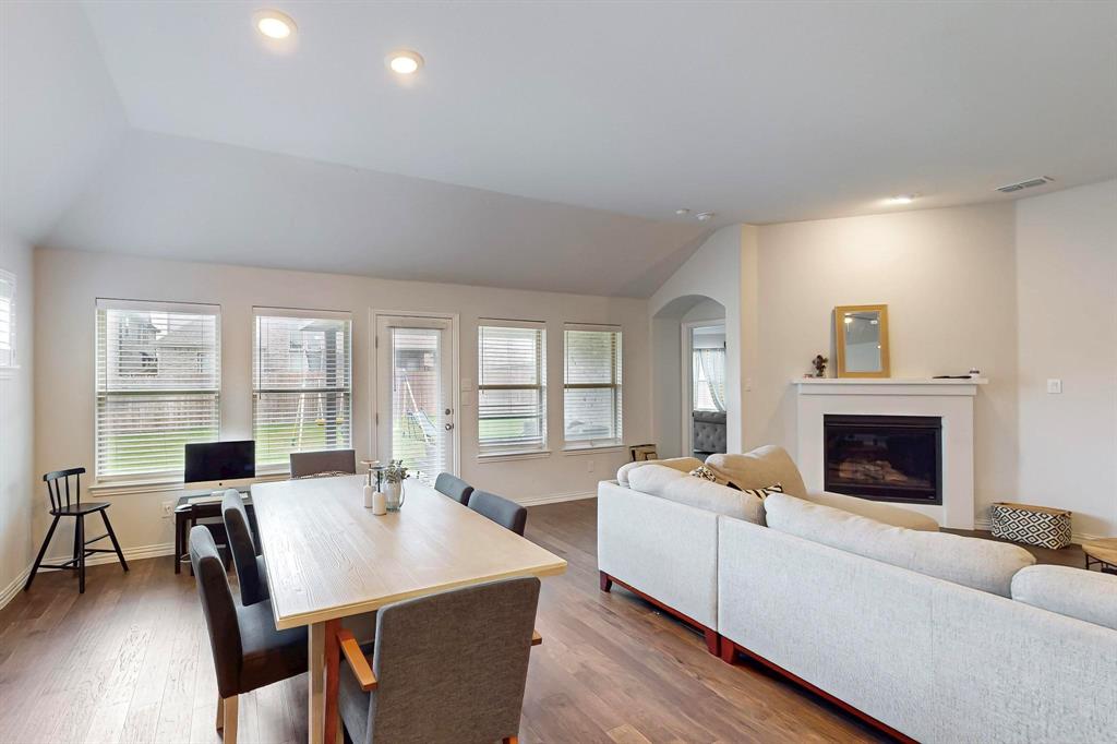 2613 Maple Leaf Drive