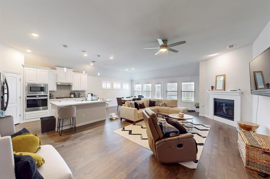 2613 Maple Leaf Drive