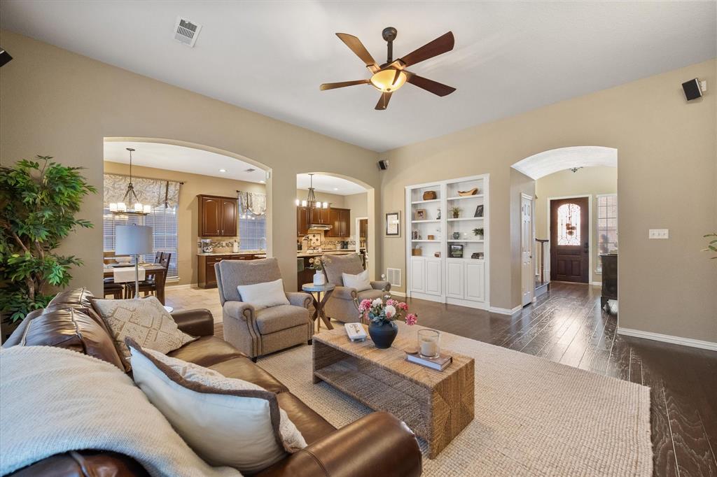 1819 Lakes Edge Boulevard