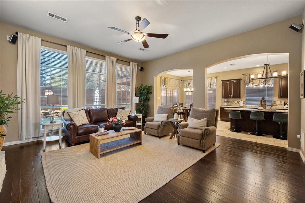 1819 Lakes Edge Boulevard