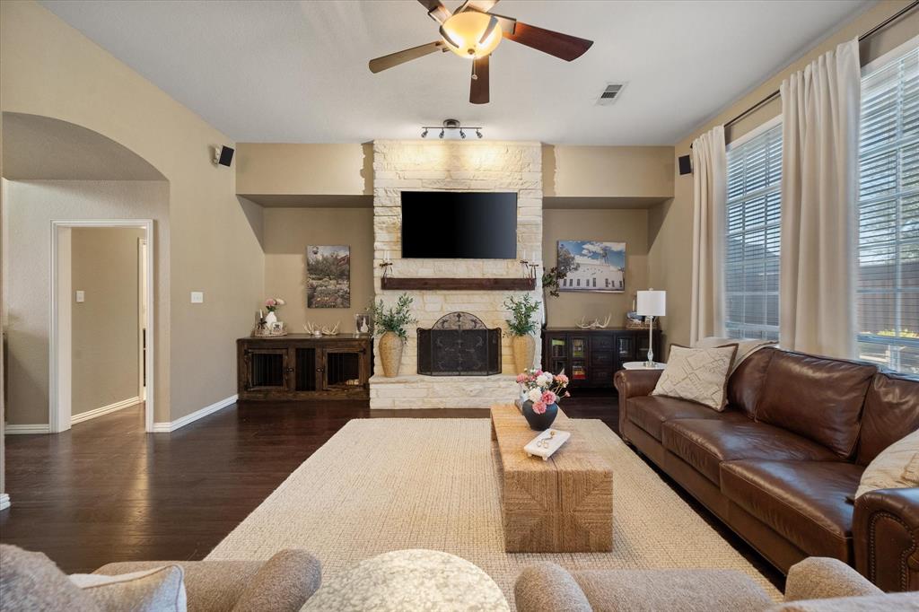 1819 Lakes Edge Boulevard