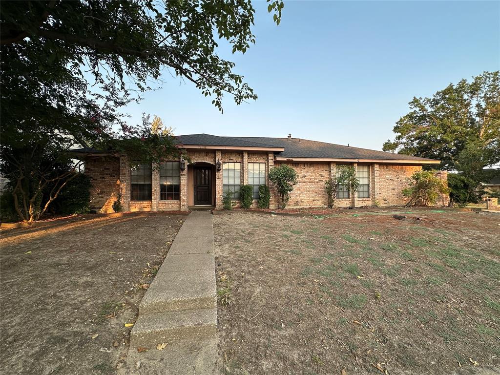 1900 Vista Oaks Drive