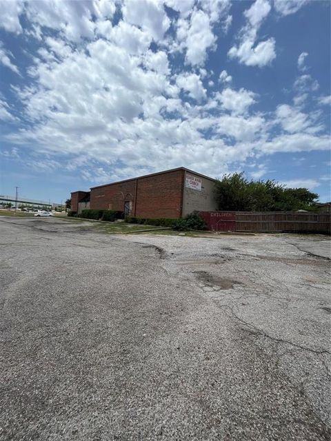 3304 W Camp Wisdom Road A and B Dallas TX 75237