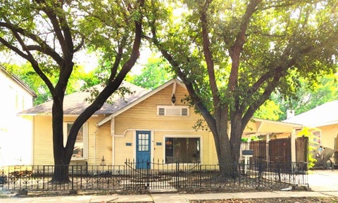 Photo of 516 & 518 S Glasgow Drive, Dallas, TX 75223 (MLS # 21403386)