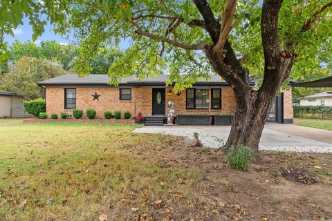 127 W Cedar Street Hurst TX 76053