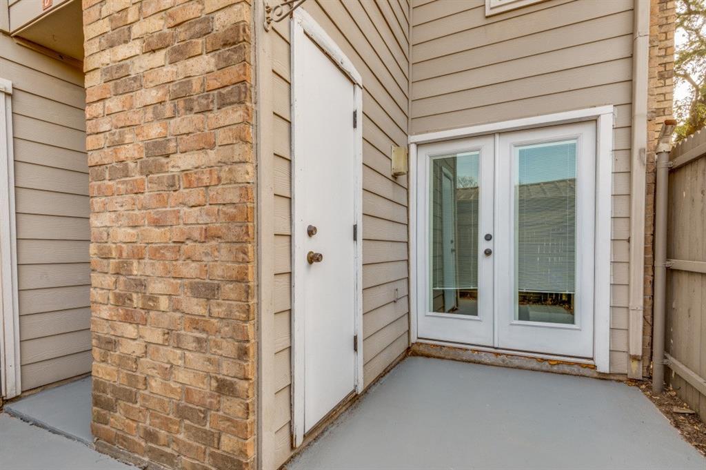 Wellington Place I Condos - Residential