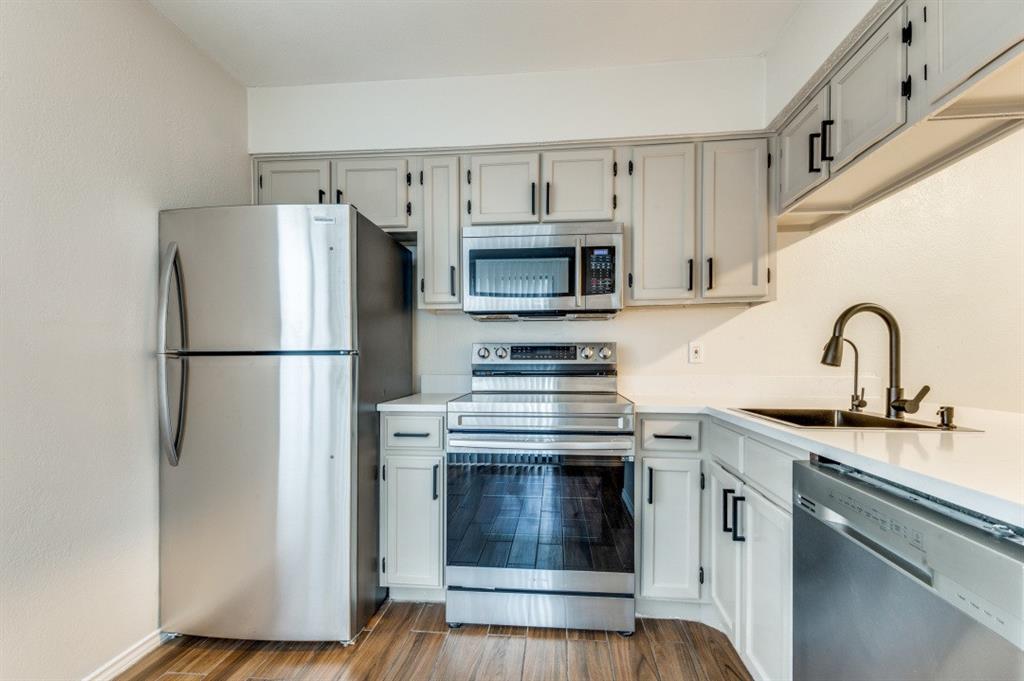 Wellington Place I Condos - Residential