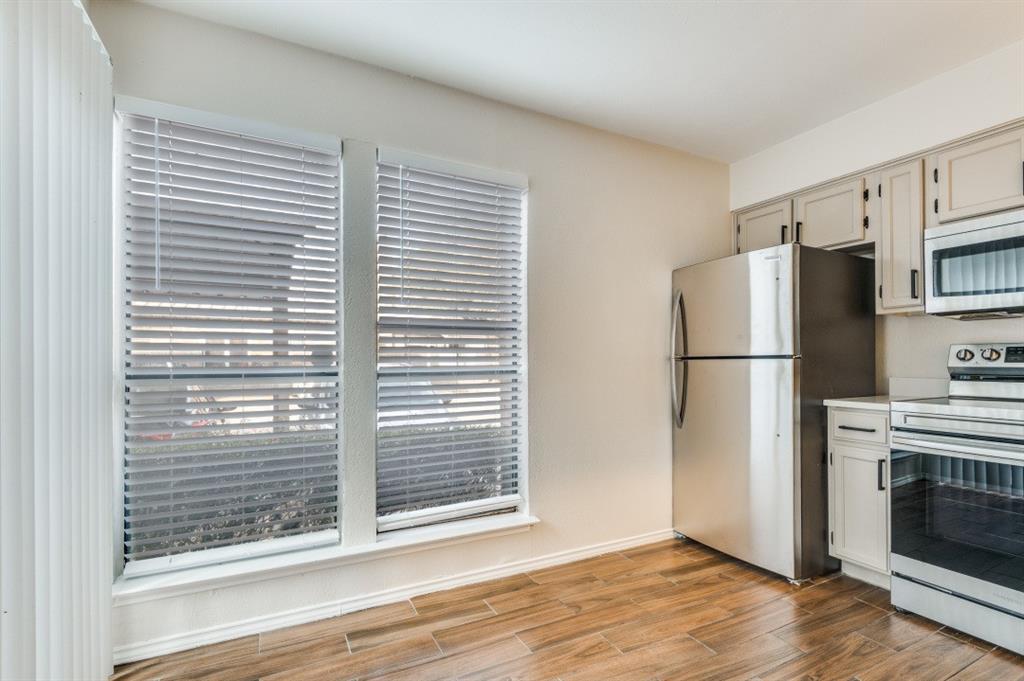 Wellington Place I Condos - Residential