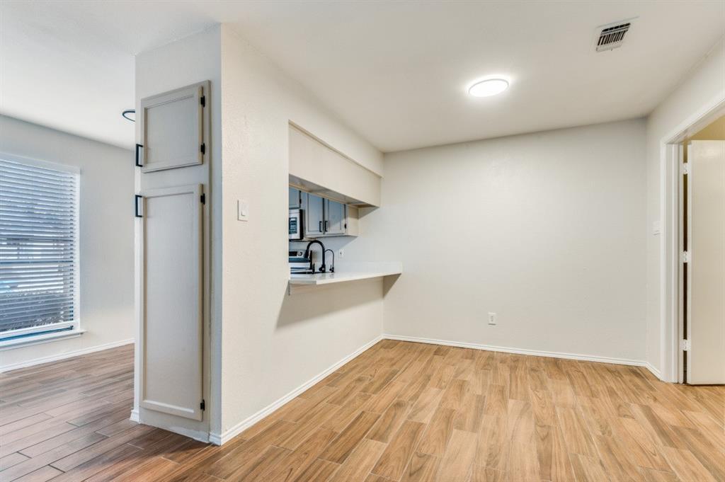 Wellington Place I Condos - Residential