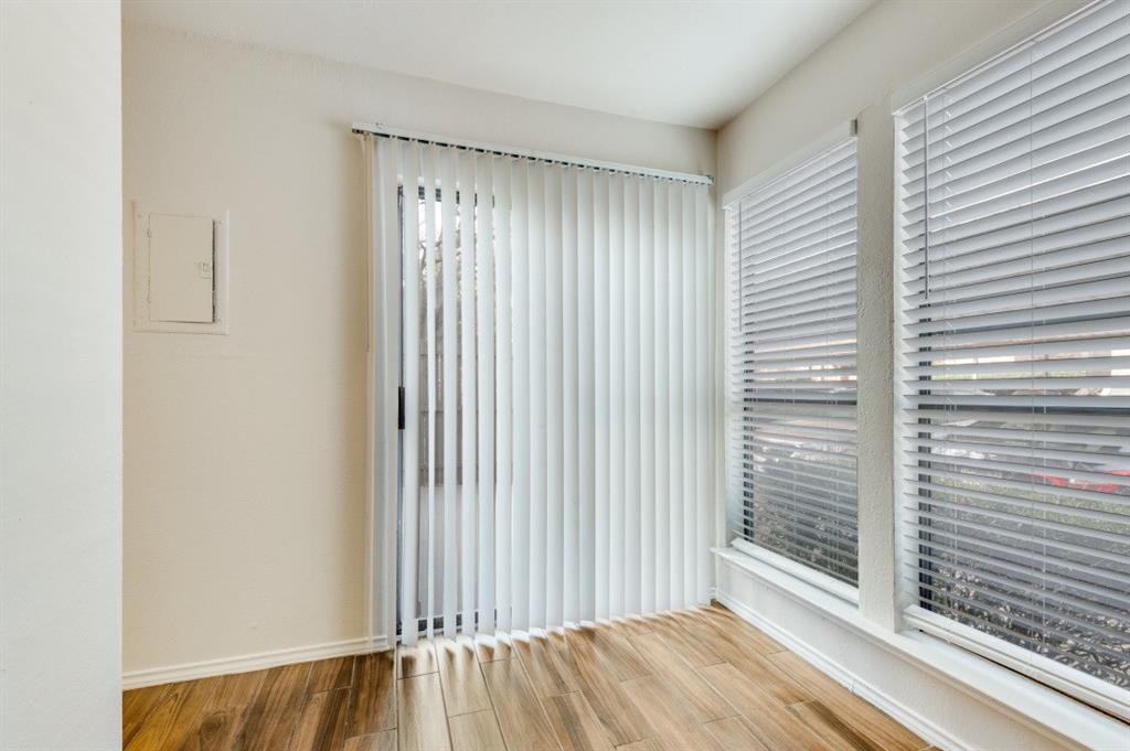 Wellington Place I Condos - Residential