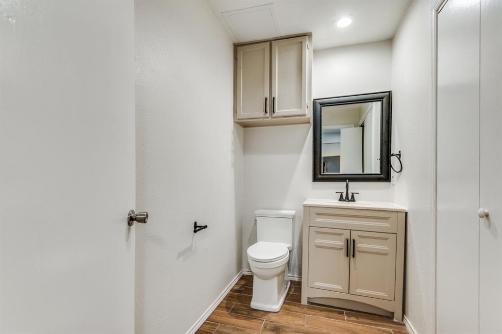 Wellington Place I Condos - Residential