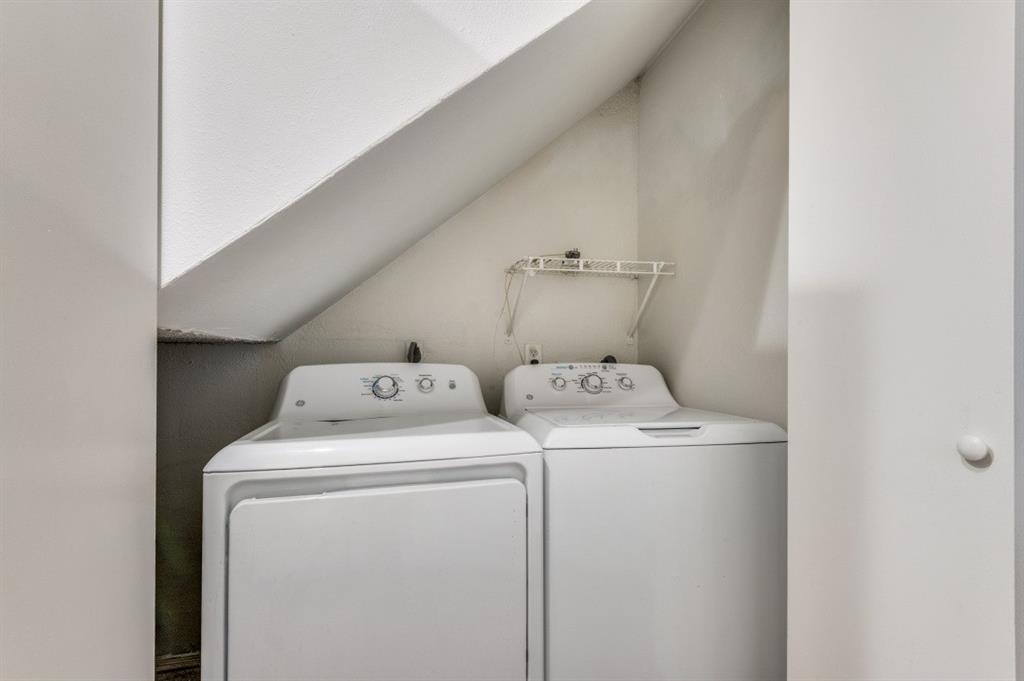 Wellington Place I Condos - Residential