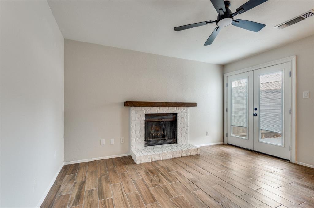 Wellington Place I Condos - Residential