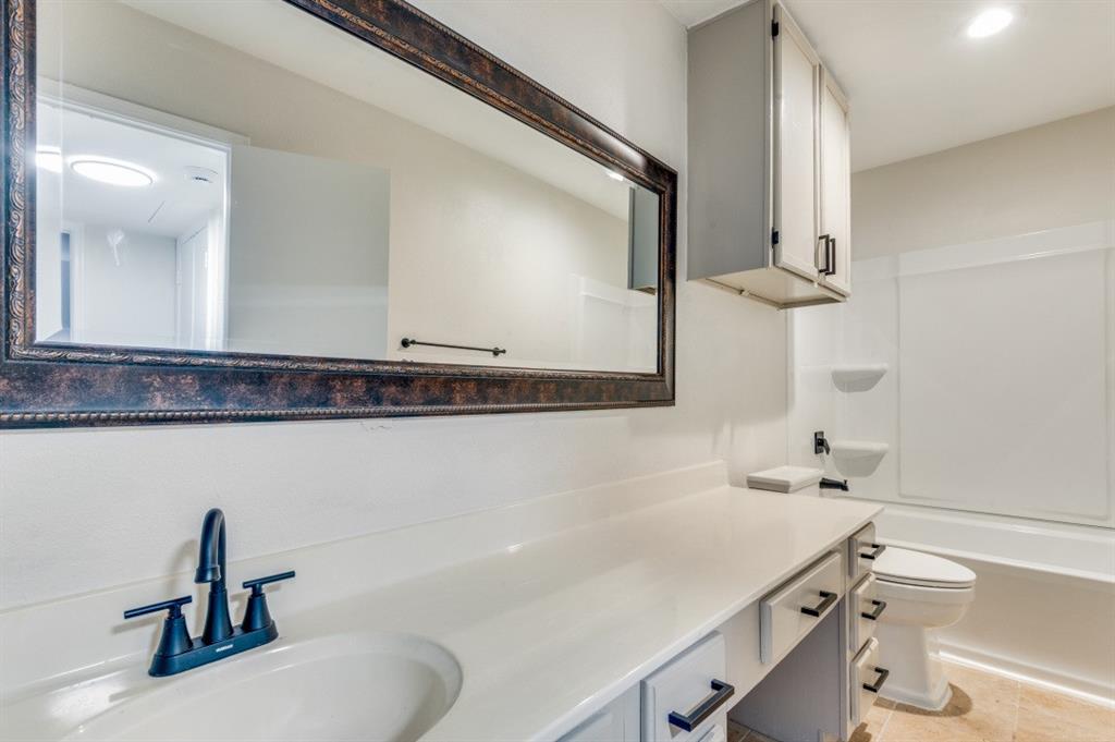 Wellington Place I Condos - Residential