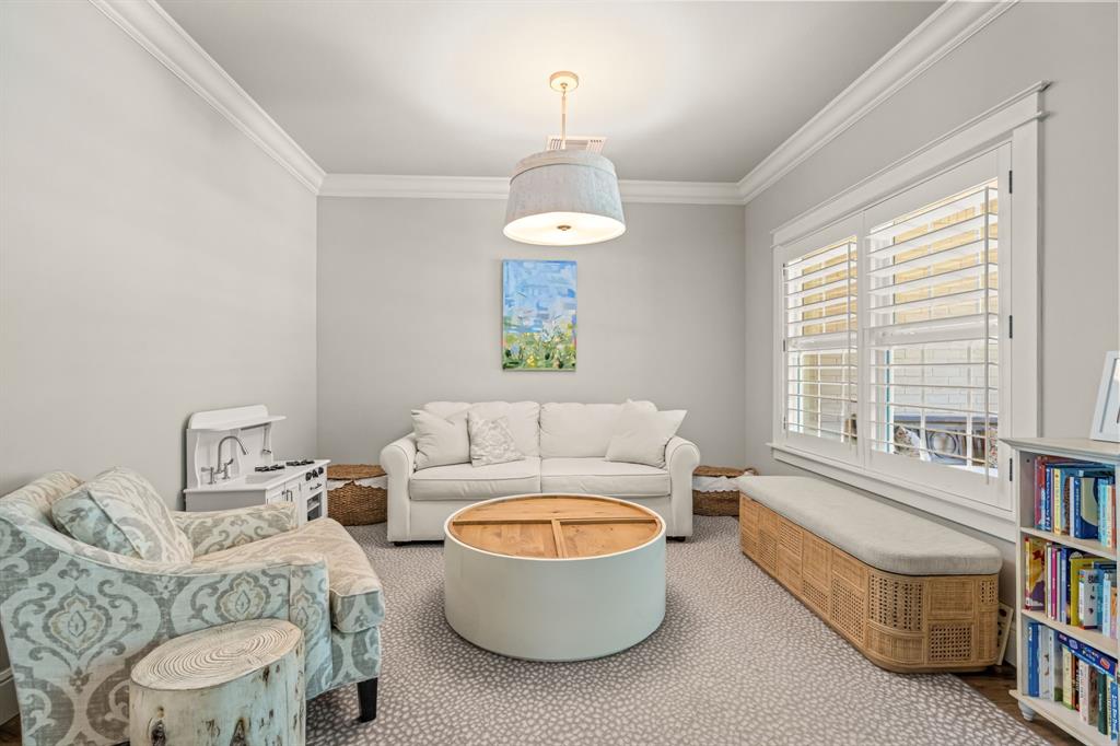 809 Edgefield Road