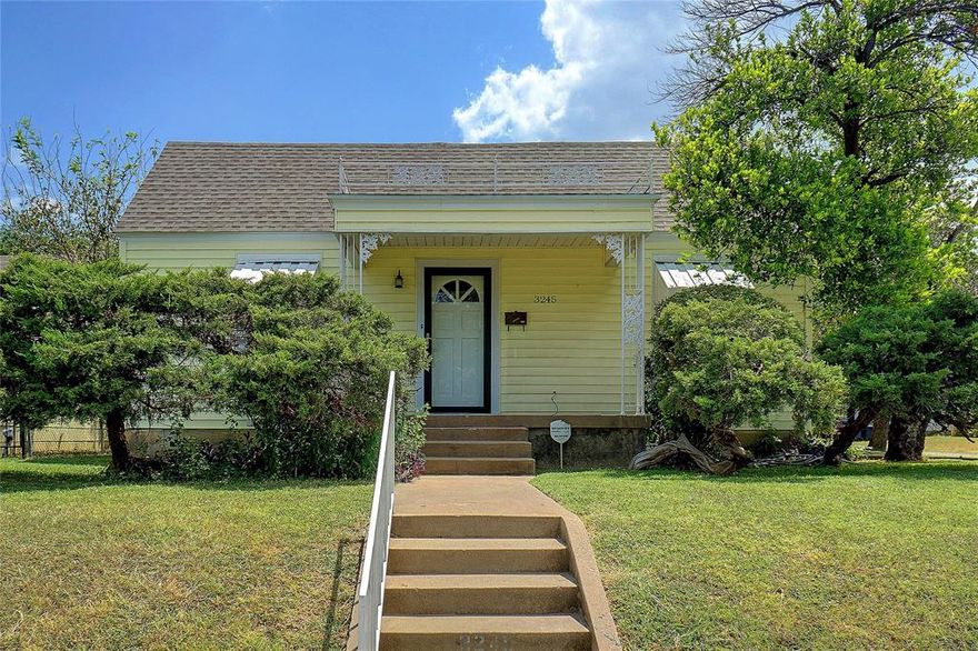 ADORABLE Cottage freshly renovated in style with gorgeous original, refinished hardwoods, fresh new tile in kitchen and totally gutted and remodeled spacious bathroom. Large living open to spacious dining opens to 1940's style kitchen with oversized pantry. Spacious back entry with full size WD connections. Plenty of storage space and privacy in this gem. Fenced backyard and one shared garage space for shade. Charming neighborhood minutes to TCU, Magnolia and Downtown. Must see this vintage classic with all of its charm still in tact. Yard maintenance included. Text agent for showing instructions. App online at agent's website.