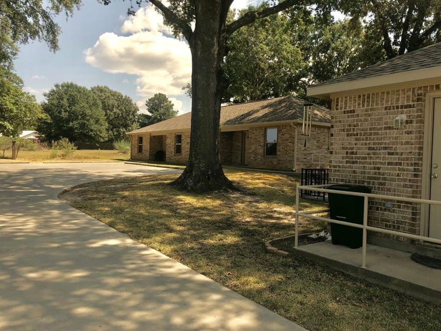 Beautiful 2015 Duplexes with 2 buildings and 4 units near downtown and schools in Van!  This a great way to have other income or reitrement.  You could also live in one side and lease the other 3 to pay for the mortgage!  They have all applianced including refrigerators!  This great oportunity will not last long!