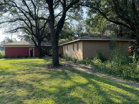 Photo of 205 W Dickson Street, Milford, TX 76670 (MLS # 21195298)