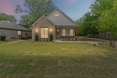 Photo of 717 Hemlock Drive, West Tawakoni, TX 75474 (MLS # 21244998)